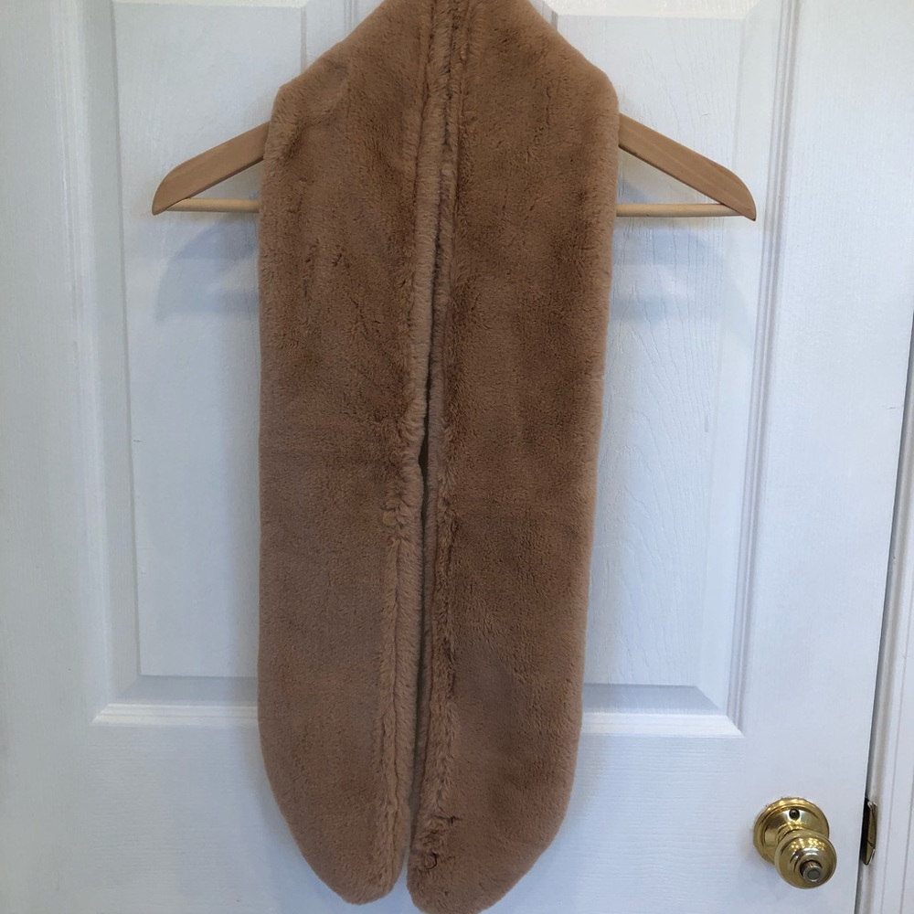 Madewell Faux Fur Teddy Scarf in light brown